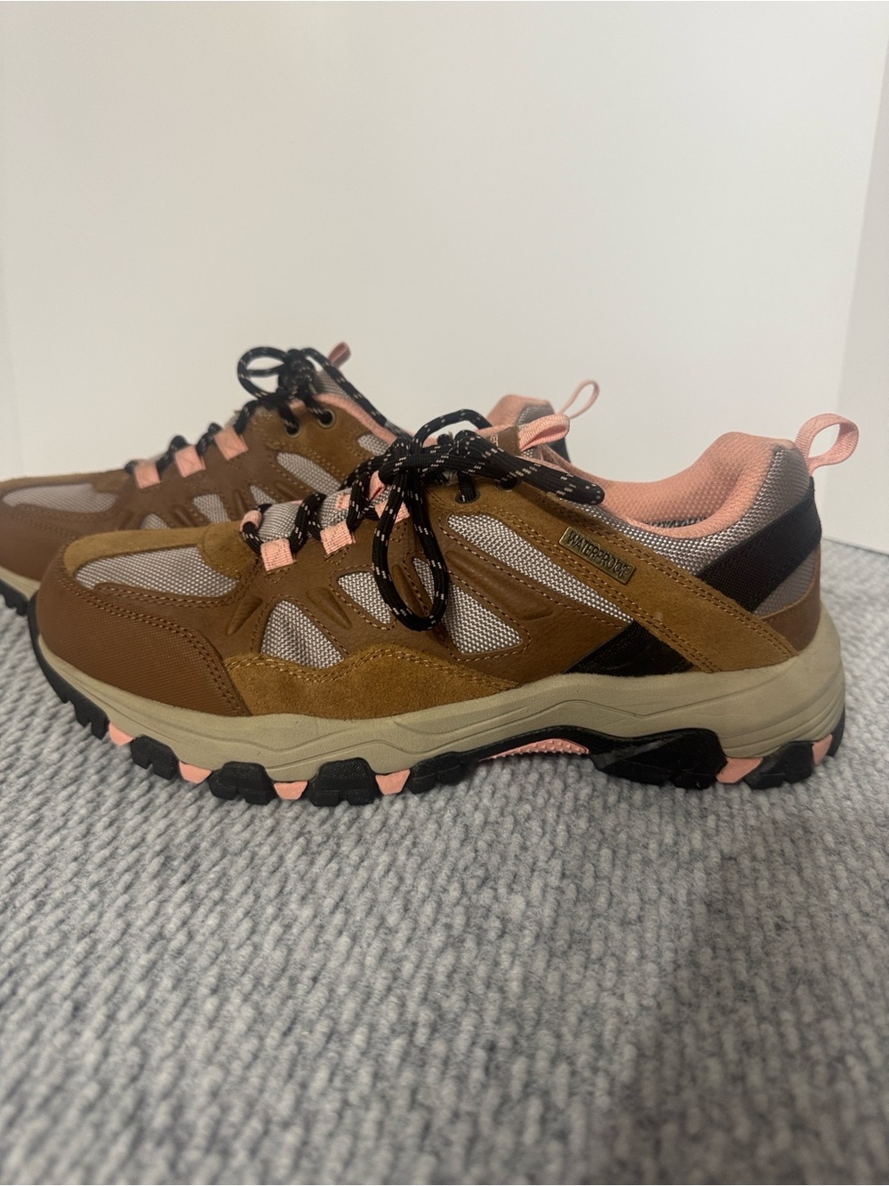 Sketchers Waterproof Hiking Shoe Sz 10 Women’s